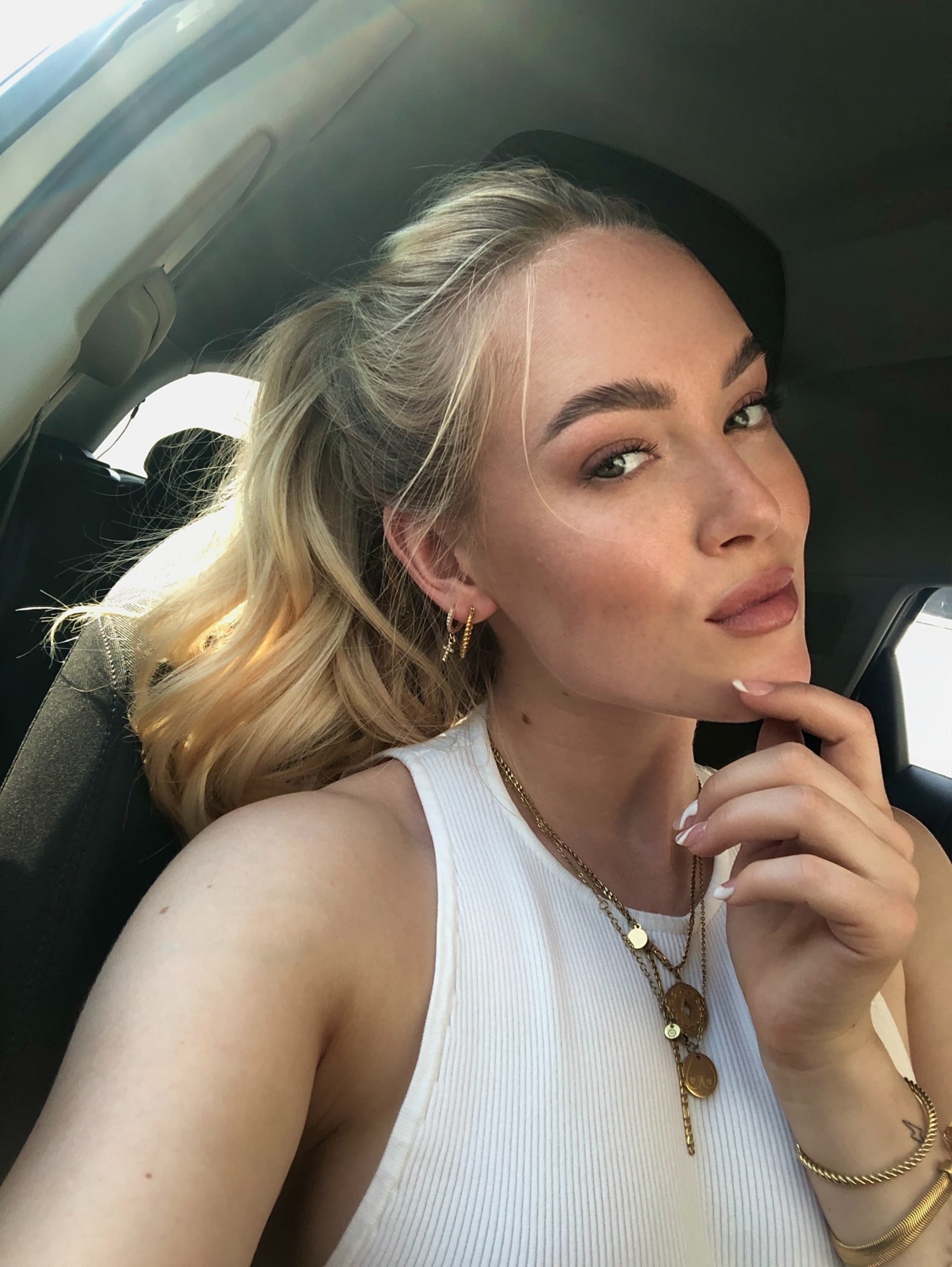 Angel Annie – content creator